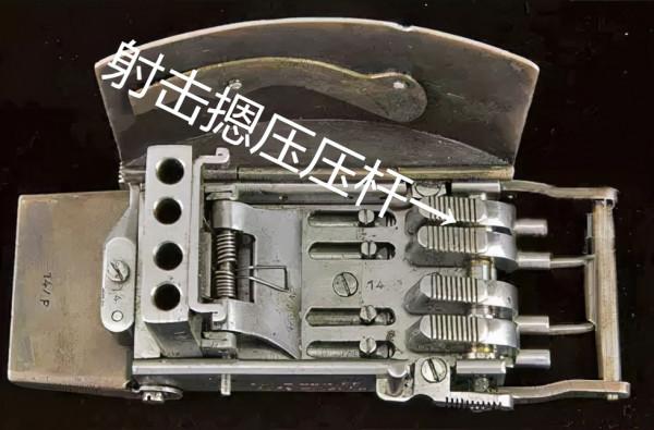 真正的“腰射”—二戰德國腰帶扣手槍 真正的“腰射”—二戰德國腰帶扣手槍