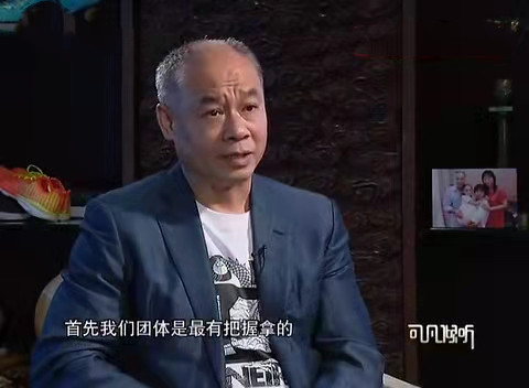 58歲的李寧，面相比67歲的成龍還要老，風光的背後有艱辛有淚水