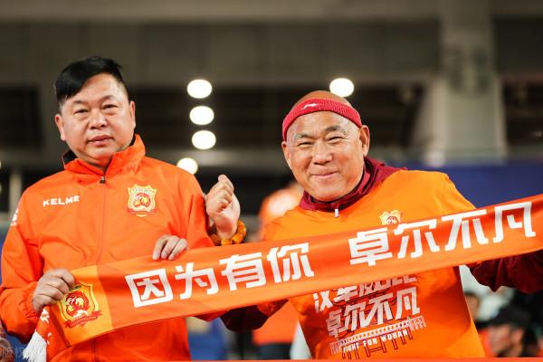 蒿俊閔網路討薪，廣州隊下調薪資標準：卓爾、恆大球員超市已開張