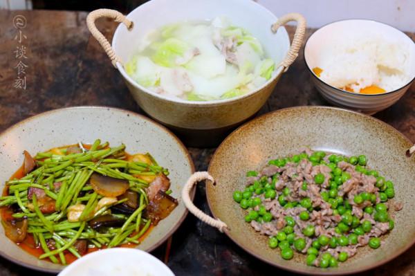 曬曬江西一家三口的晚餐，成本不到30塊錢，網友：小日子過得不錯