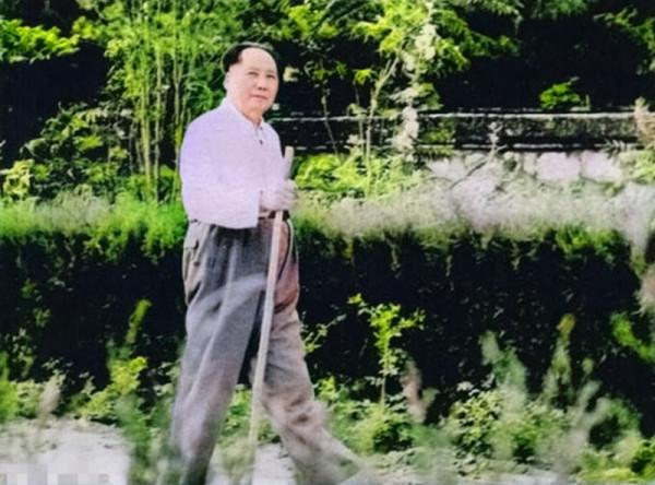 毛澤東訪問江西,劉俊秀兒子看出端倪:爸爸換褲子準是毛主席來了 毛澤東訪問江西,劉俊秀兒子看出端倪:爸爸換褲子準是毛主席來了