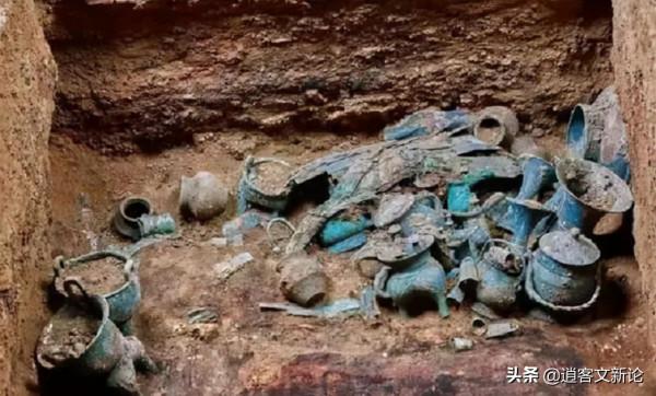 甘肅牧羊人進山洞躲雨,意外發現3000年前西周水壺,裡面裝有美酒 甘肅牧羊人進山洞躲雨,意外發現3000年前西周水壺,裡面裝有美酒