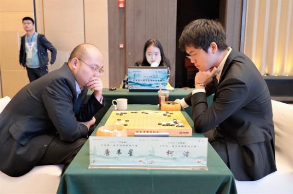 國手賽“柯唐大戰”柯潔勝出 辜梓豪楊鼎新一輪遊 國手賽“柯唐大戰”柯潔勝出 辜梓豪楊鼎新一輪遊