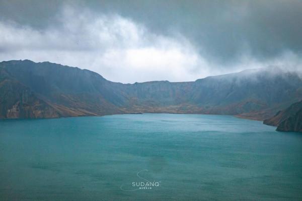 《盜墓筆記》的青銅門真的存在？據傳長白山就有，需爬1442級天梯