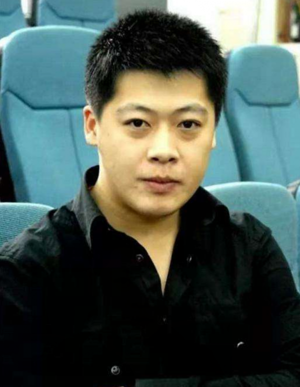 賀樹峰：被趙本山力捧12年不火，38歲娶小12歲嬌妻，開燒烤店被告