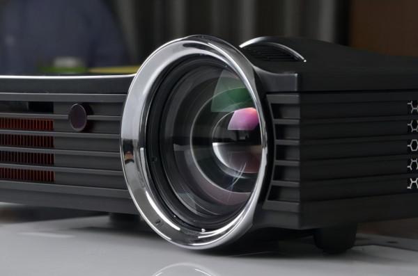 什麼是熱失焦?教你如何選對投影鏡頭 什麼是熱失焦?教你如何選對投影鏡頭