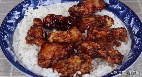 五花肉不要紅燒了，淋兩個雞蛋，教你新做法，太香了，上桌就搶光