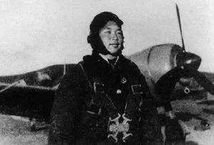 1992年，空軍司令員王海上將因年齡到期離任，誰來接任他的職務？