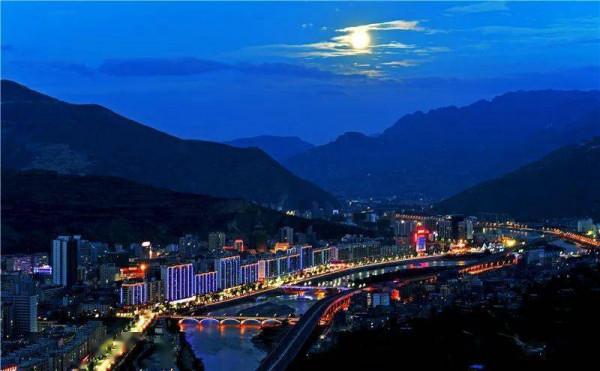 中國很偏僻的機場,離市區超過90公里,下了飛機還要坐“長途車” 中國很偏僻的機場,離市區超過90公里,下了飛機還要坐“長途車”