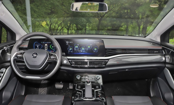 雷諾攜手江鈴集團，旗下首款車型官圖曝光，尾燈為畫龍點睛之筆