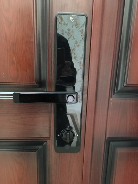 買防盜門裝指紋鎖,不要選擇這樣的,後期更換麻煩,使用成本高 買防盜門裝指紋鎖,不要選擇這樣的,後期更換麻煩,使用成本高