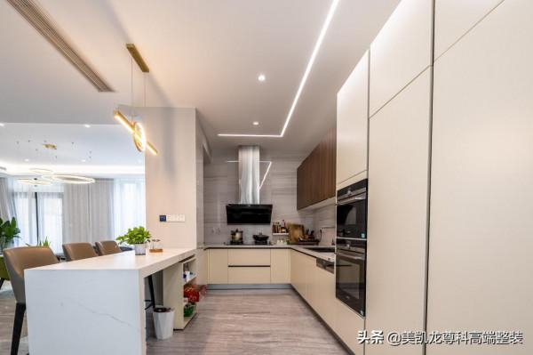 600㎡現代風別墅，跳躍的色彩點亮生活的絢麗