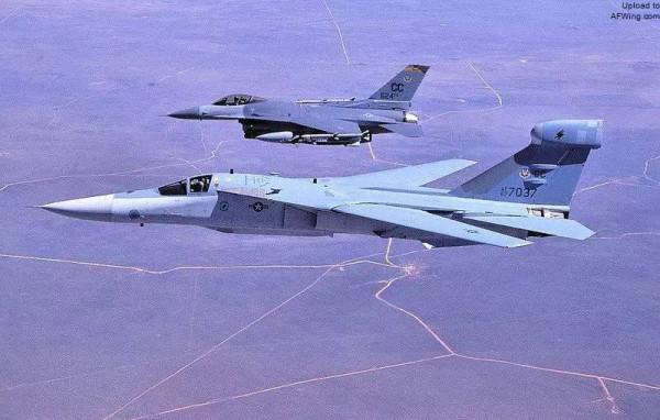 摸著美國過河的電子戰飛機，中國殲-16D和EA-18G效能優劣勢對比