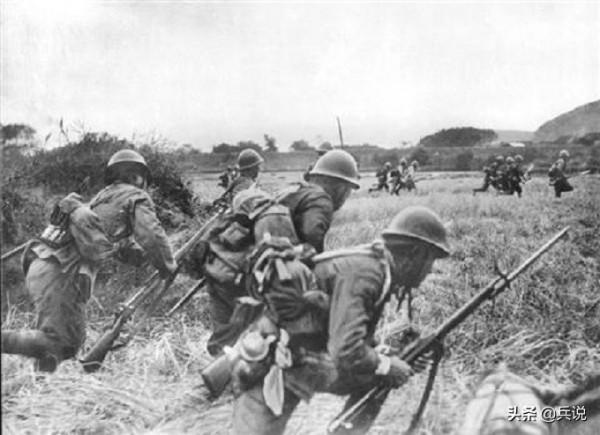 日軍軍官歇斯底里,遭新四軍捅殺,指導員一看肩章:是個中佐 日軍軍官歇斯底里,遭新四軍捅殺,指導員一看肩章:是個中佐