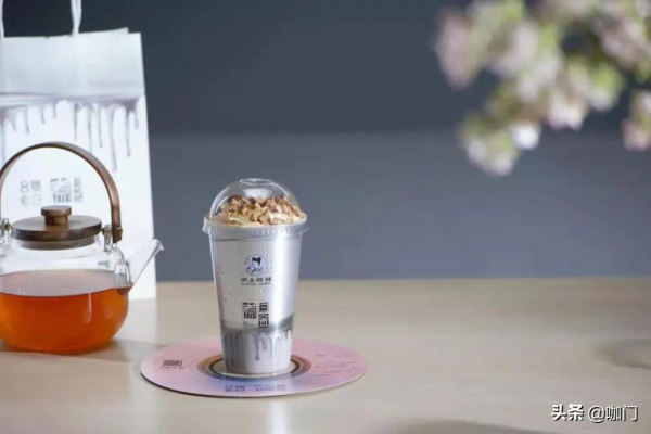 上新白金茶，升級新定位，滬上阿姨明年要開到7000店