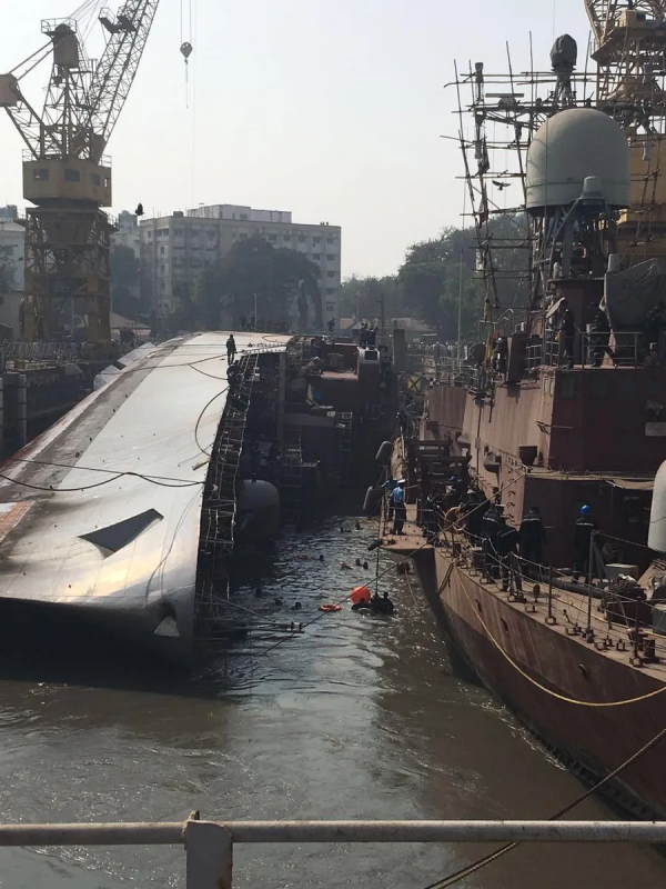 美國B-2隱身轟炸機駕駛艙裡出現“女式內衣”?丨圖說軍事 美國B-2隱身轟炸機駕駛艙裡出現“女式內衣”?丨圖說軍事