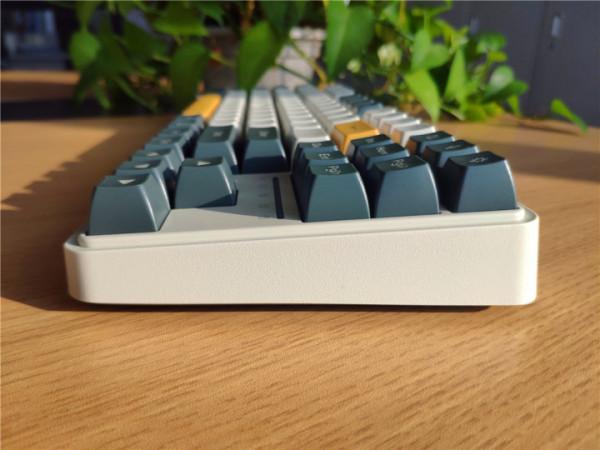 三模無縫切換、RGB炫彩背光——米物Z870機械鍵盤體驗