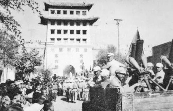 西北軍閥馬步芳搜刮60多箱黃金逃回沙特,欲娶19歲侄女,當街互罵 西北軍閥馬步芳搜刮60多箱黃金逃回沙特,欲娶19歲侄女,當街互罵