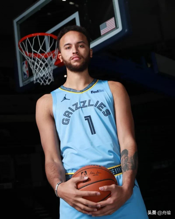 NBA早報：喀山隊官宣梅奧，洛瑞穿7號得到許可，12年總決哈登失常