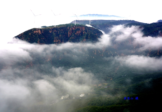伏羲山雲濤奔湧如仙境