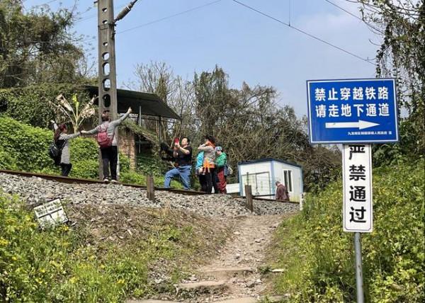 重慶遊不一樣玩法：乘綠皮火車逛廢棄古鎮，賞中國第二鐵路大橋