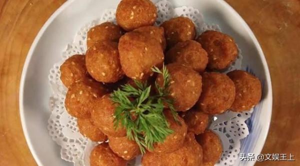 炸肉丸子的家常做法，外酥裡嫩，香而不膩