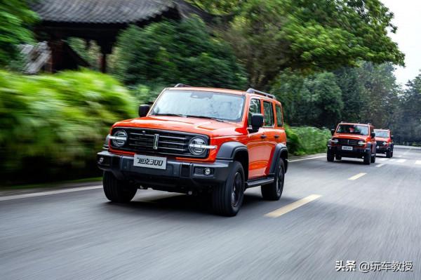 北京BJ40丨有三把鎖/可拆頂棚/2.3T動力 還只要15.98萬起? 北京BJ40丨有三把鎖/可拆頂棚/2.3T動力 還只要15.98萬起?