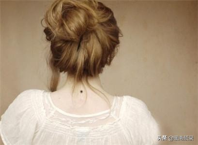 “臉帶酒窩頸長痣，半生尋覓淚婆娑”，啥意思？與孟婆還有關係？