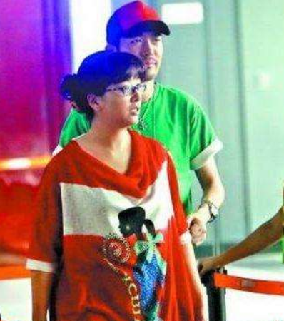 江珊：離婚後瀟灑人間，四度愛上硬漢，現和新丈夫快樂為伴