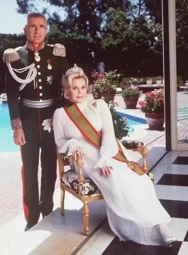 一生結婚九次,越嫁越富,出書撩漢,好萊塢頂級貴婦的一生 一生結婚九次,越嫁越富,出書撩漢,好萊塢頂級貴婦的一生