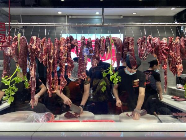 彈性十足的“潮汕牛肉丸”，都是用手工捶打的嗎？別再被商家騙了