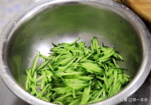 黃瓜拌木耳要不要先浸泡,廚師長教你正確做法,酸辣爽口又入味 黃瓜拌木耳要不要先浸泡,廚師長教你正確做法,酸辣爽口又入味