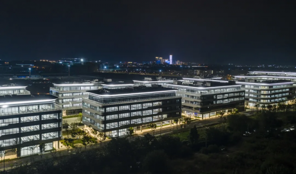 亞洲第一雲計算總部——杭州阿里云云谷亮燈，建築猶如“晶片”