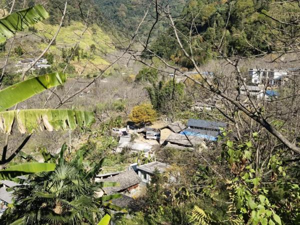 金庸筆下的無量山琅嬛瀑布神似王家箐的“飈水巖” 金庸筆下的無量山琅嬛瀑布神似王家箐的“飈水巖”