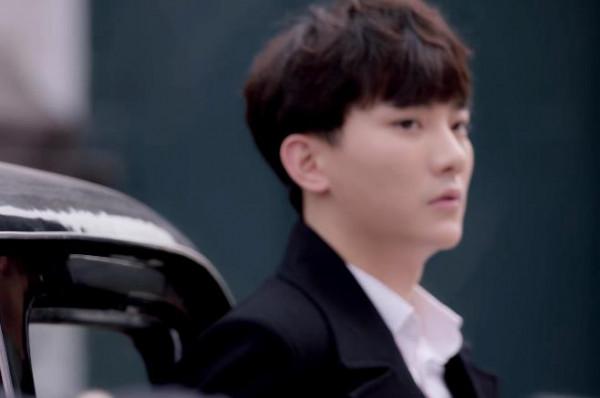 一見傾心“跳樓”本該成為名場面,卻直接垮掉,你們還是去進修吧 一見傾心“跳樓”本該成為名場面,卻直接垮掉,你們還是去進修吧