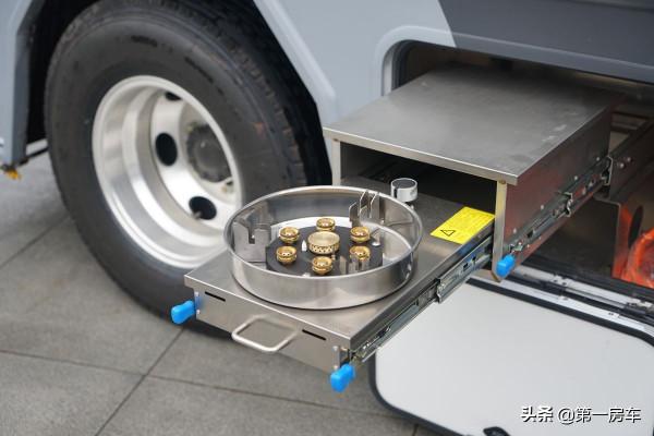 1200AH鋰電800W太陽能，配置到頭！H500輕卡房車“網紅1號”詳解