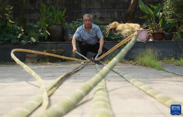 “篾匠網紅”成名記 “篾匠網紅”成名記