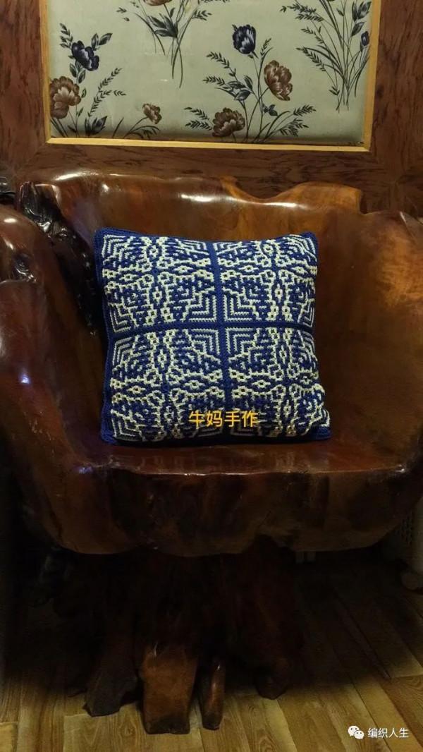 用編織為家中增添美麗，仿青花瓷抱枕欣賞