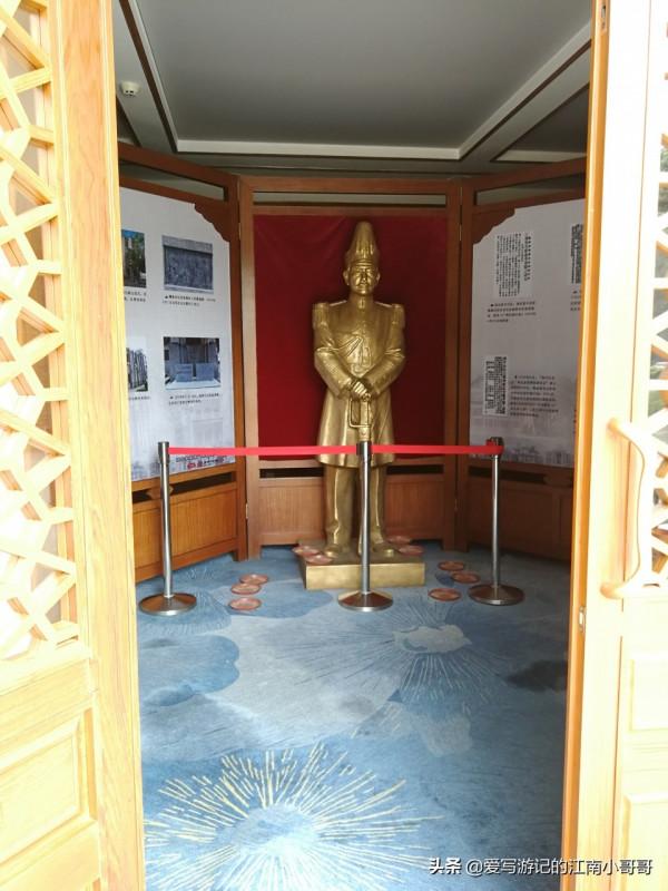 參觀綠樹環繞的中山紀念堂,從西側廣場開始,可以看到迷人的側顏 參觀綠樹環繞的中山紀念堂,從西側廣場開始,可以看到迷人的側顏