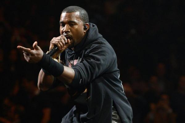 Yeezy 新 Logo 太像沃爾瑪,大公司的新 Logo 怎麼越改越像? Yeezy 新 Logo 太像沃爾瑪,大公司的新 Logo 怎麼越改越像?