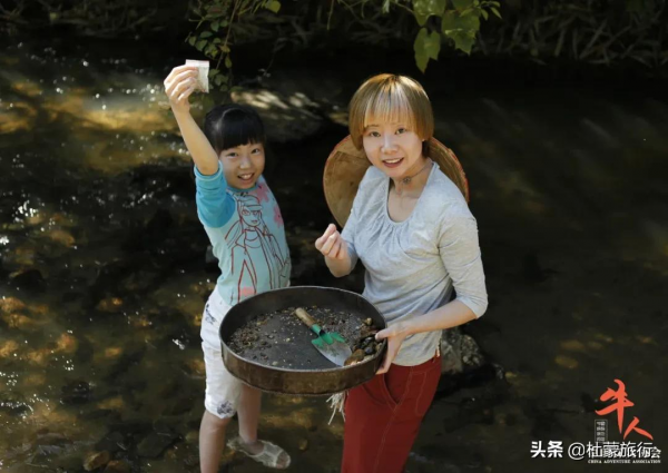 7年換12所學校，帶女兒環遊世界是正事，考名校就是個順便