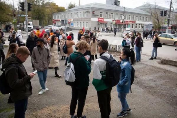 槍手在俄羅斯大學校園內開火，造成6人死亡