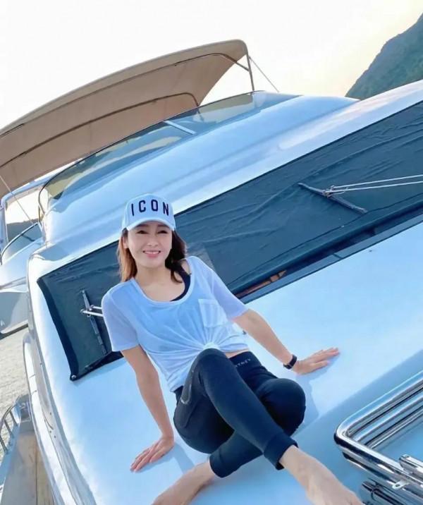 七律•西湖冬日美景多