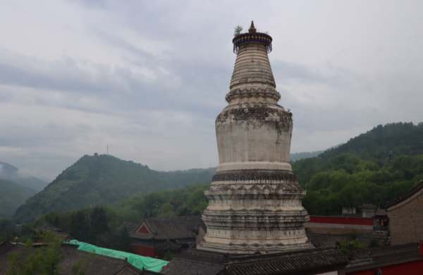 徒步五臺山，大霧中前行，風雲變幻，有計劃去的帶好裝備