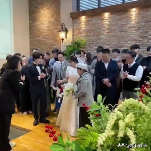 疫情期間辦婚禮,沒戴口罩遭狂批:李施彥、樸娜萊公開道歉 疫情期間辦婚禮,沒戴口罩遭狂批:李施彥、樸娜萊公開道歉