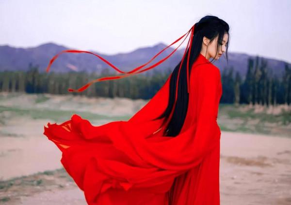 王楚然：一襲紅衣，一舞傾城