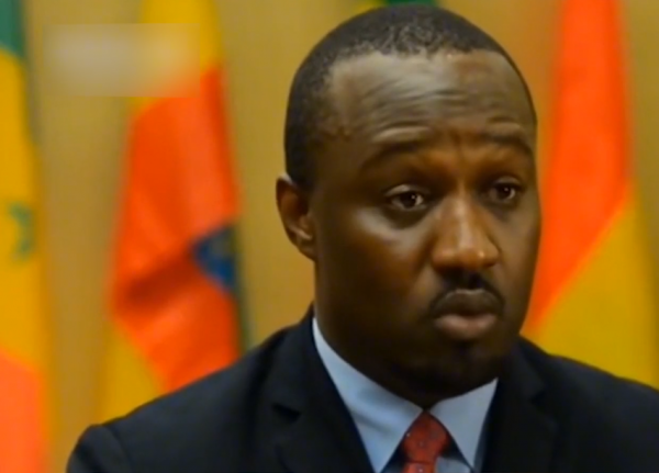 這個黑人在中國做生意成億萬富翁後,竟放棄當老闆,來報答中國 這個黑人在中國做生意成億萬富翁後,竟放棄當老闆,來報答中國