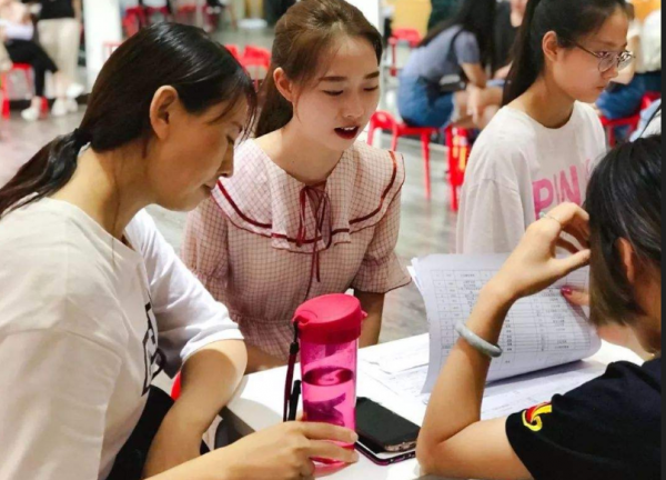 想要供一名大學本科生用，4年時間要花多少錢？真實數目有些嚇人