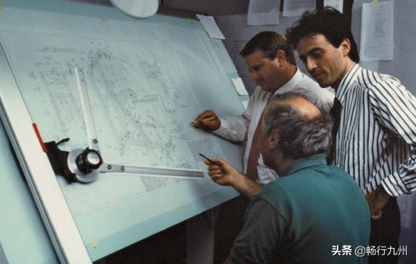 Dior 與全球知名運動裝備品牌 Technogym 合作推出奢華健身系列 Dior 與全球知名運動裝備品牌 Technogym 合作推出奢華健身系列