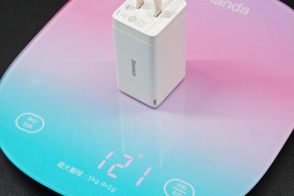 三口皆快充,功率自分配,更小巧的倍思GaN Pro 65W充電器評測 三口皆快充,功率自分配,更小巧的倍思GaN Pro 65W充電器評測